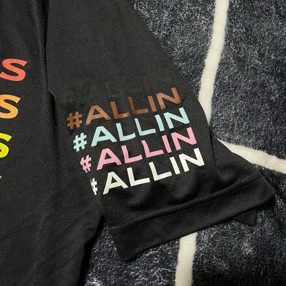 SOLD❗️Las Vegas Aces basketball T shirt 🌈🏀 - Picture 2 of 5